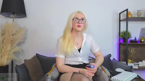Snapshot of jules_night chatting on September 29, 10:20 pm Jules Night online show from September 29, 10:20 pm