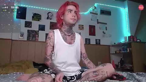Snapshot of juuzou_kit chatting on September 8, 3:21 pm Juuzou hehim u can call me Juz online show from September 8, 3:21 pm