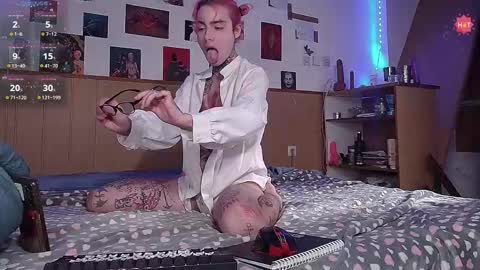 Snapshot of juuzou_kit chatting on September 12, 12:34 pm Juuzou hehim u can call me Juz online show from September 12, 12:34 pm