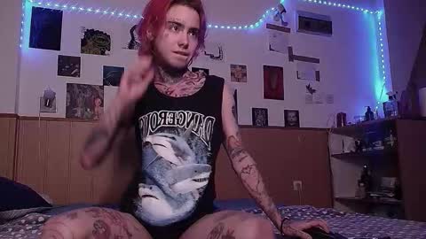 Snapshot of juuzou_kit chatting on September 25, 7:32 pm Juuzou hehim u can call me Juz online show from September 25, 7:32 pm