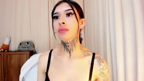 Snapshot of kali_ka chatting on December 17, 8:10 pm Kali Ka Please help me with your thumbs up its important dont forget my birthday on October 26 online show from December 17, 8:10 pm