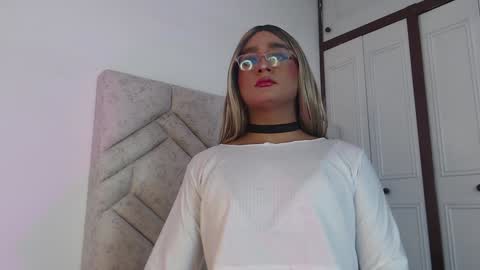 Snapshot of karla_dior chatting on January 20, 1:53 pm DIOR online show from January 20, 1:53 pm