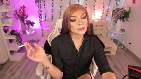 Snapshot of karol_elegance_ chatting on December 3, 12:23 pm karol online show from December 3, 12:23 pm