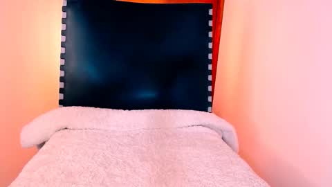 katalinaferreirax online show from December 6, 6:55 pm