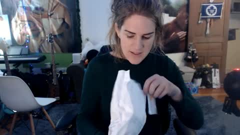 Snapshot of katiecutie_5 chatting on December 6, 5:14 am Katie online show from December 6, 5:14 am