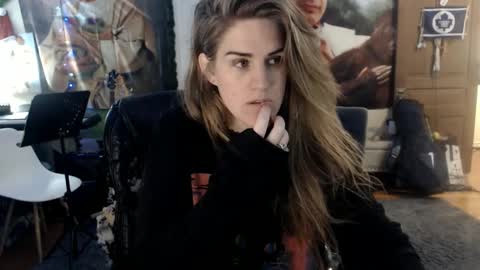 Snapshot of katiecutie_5 chatting on February 7, 6:24 am Katie online show from February 7, 6:24 am