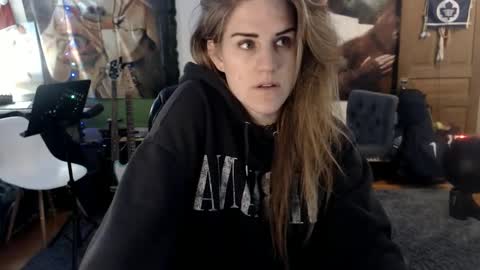 Snapshot of katiecutie_5 chatting on February 8, 5:18 am Katie online show from February 8, 5:18 am