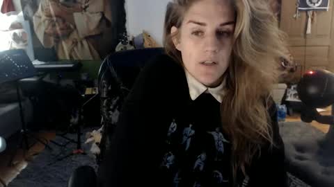 Snapshot of katiecutie_5 chatting on October 3, 4:23 am Katie online show from October 3, 4:23 am