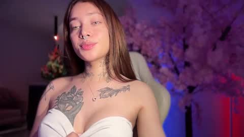 Snapshot of katy_monrroy chatting on February 20, 2:29 am Emily online show from February 20, 2:29 am