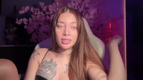 Snapshot of katy_monrroy chatting on February 27, 2:21 am Emily online show from February 27, 2:21 am