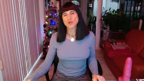 Snapshot of kellyannelynn chatting on December 14, 5:14 pm kellyanne Lynn but please call me fucktoy online show from December 14, 5:14 pm