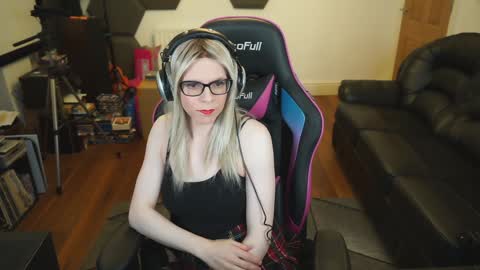 Snapshot of kelseycobalt chatting on December 6, 9:40 pm kelseycobalt online show from December 6, 9:40 pm