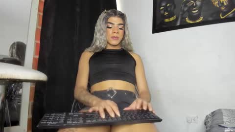 Snapshot of kendall__hot_sexy chatting on September 18, 9:09 pm Kendall online show from September 18, 9:09 pm