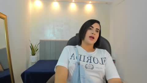 Snapshot of kendall_roous chatting on September 29, 7:46 pm kendall_roous online show from September 29, 7:46 pm