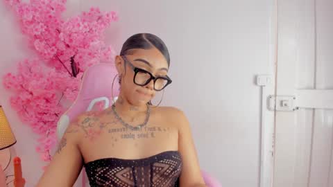 Snapshot of khelany_isyy chatting on January 11, 9:25 pm Khelany Isyy online show from January 11, 9:25 pm
