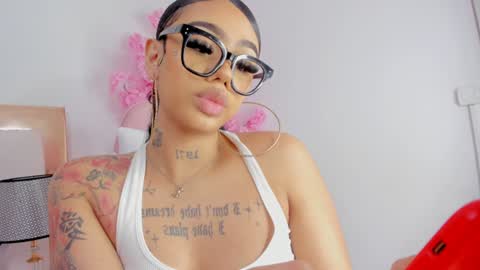 Snapshot of khelany_isyy chatting on February 8, 9:15 pm Khelany Isyy online show from February 8, 9:15 pm
