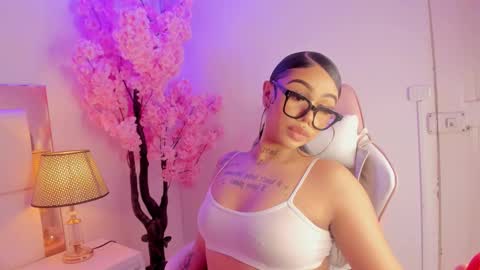 Snapshot of khelany_isyy chatting on February 12, 10:49 pm Khelany Isyy online show from February 12, 10:49 pm