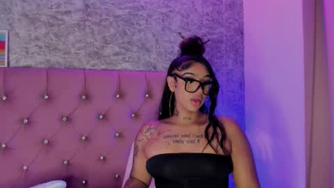 Snapshot of khelany_isyy chatting on October 1, 1:01 pm Khelany Isyy online show from October 1, 1:01 pm