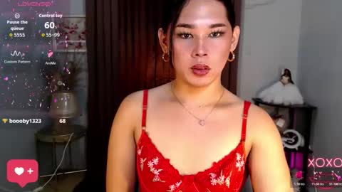 Im Mia online show from October 17, 9:35 am