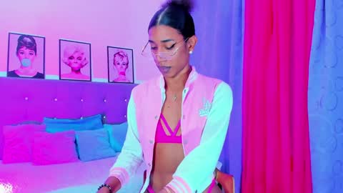 Snapshot of kimberly_thompsom chatting on December 8, 5:44 pm Your Queen KIM online show from December 8, 5:44 pm