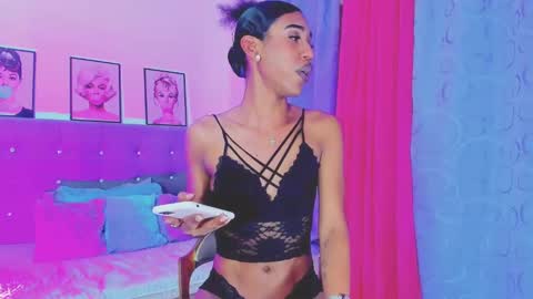 Snapshot of kimberly_thompsom chatting on January 4, 2:35 pm Your Queen KIM online show from January 4, 2:35 pm
