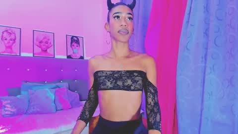Snapshot of kimberly_thompsom chatting on February 9, 3:01 pm Your Queen KIM online show from February 9, 3:01 pm