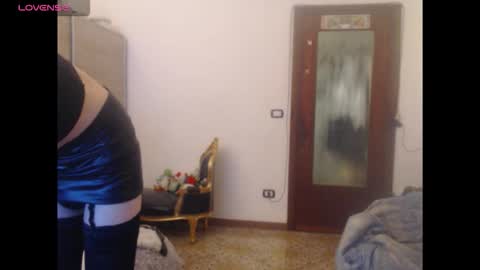 Snapshot of kinkyerikat chatting on October 2, 11:15 pm Anya online show from October 2, 11:15 pm