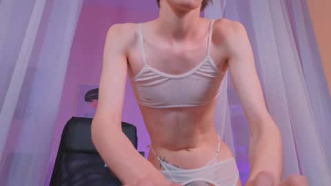 Snapshot of kira_long chatting on September 13, 5:46 am MADI online show from September 13, 5:46 am