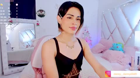 Snapshot of kitty__sexy_ chatting on December 8, 5:39 am dann online show from December 8, 5:39 am