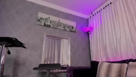Snapshot of kitty_wichis chatting on December 11, 5:02 am Kendall Saray online show from December 11, 5:02 am