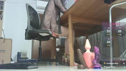 Snapshot of klaudiacd chatting on February 4, 6:25 am Klaudia online show from February 4, 6:25 am
