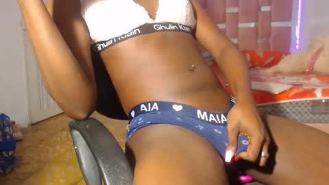 kristal_cox2 online show from December 6, 12:22 pm