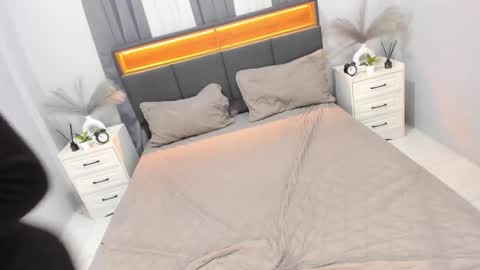 Snapshot of kylie_cums chatting on October 6, 8:53 pm kylie_cums online show from October 6, 8:53 pm