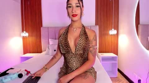 Snapshot of kylie_sofi chatting on September 11, 2:03 pm kloe sofia online show from September 11, 2:03 pm