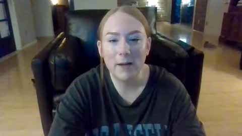 kylieredd online show from May 17, 2:33 am