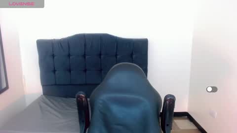 Snapshot of la_ratona_1 chatting on December 30, 5:23 pm AriSaray online show from December 30, 5:23 pm