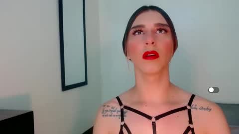 Snapshot of la_ratona_1 chatting on February 8, 12:38 am AriSaray online show from February 8, 12:38 am