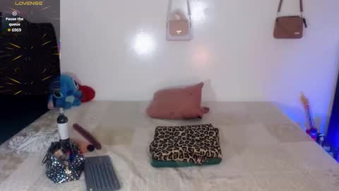 Snapshot of la_ratona_1 chatting on September 10, 6:51 pm AriSaray online show from September 10, 6:51 pm