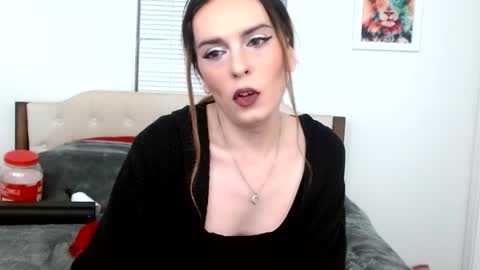 Snapshot of laceyphoenix1 chatting on February 15, 1:43 am Lacey Phoenix online show from February 15, 1:43 am