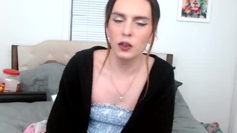 Snapshot of laceyphoenix1 chatting on February 20, 3:01 am Lacey Phoenix online show from February 20, 3:01 am