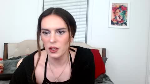 Snapshot of laceyphoenix1 chatting on February 24, 2:40 am Lacey Phoenix online show from February 24, 2:40 am
