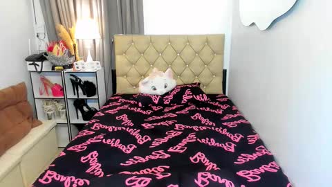 lady_moriseth online show from January 16, 8:33 am