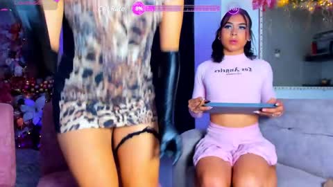 Snapshot of ladys_horny chatting on December 22, 2:39 am Camila y Ashley online show from December 22, 2:39 am
