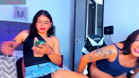 Snapshot of ladys_horny chatting on January 19, 6:32 pm Camila y Ashley online show from January 19, 6:32 pm