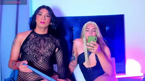 Snapshot of ladys_horny chatting on March 9, 6:00 pm Camila y Ashley online show from March 9, 6:00 pm