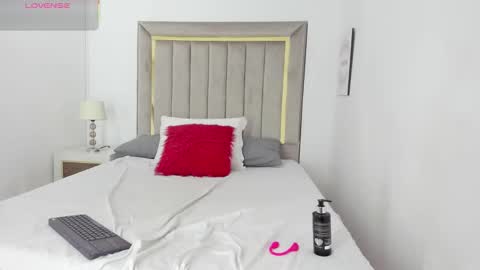 Julian online show from October 17, 7:39 pm