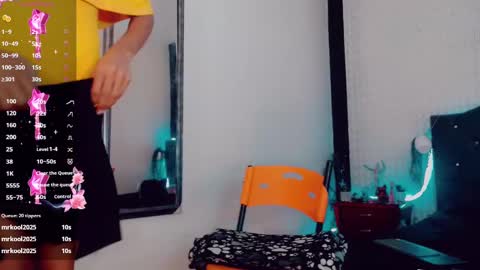 Snapshot of lara_brunette chatting on December 20, 11:32 am Lara Brunette  online show from December 20, 11:32 am