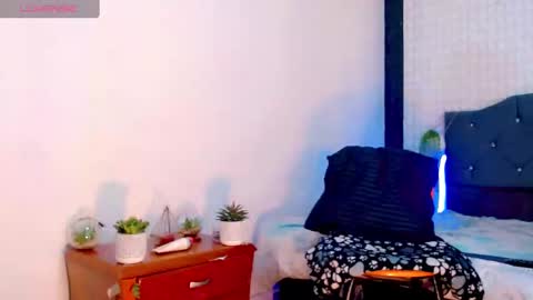 Snapshot of lara_brunette chatting on January 15, 9:41 pm Lara Brunette  online show from January 15, 9:41 pm