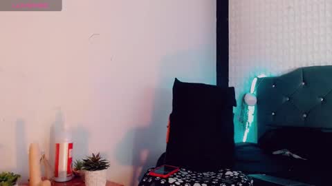 Snapshot of lara_brunette chatting on February 4, 7:55 pm Lara Brunette  online show from February 4, 7:55 pm