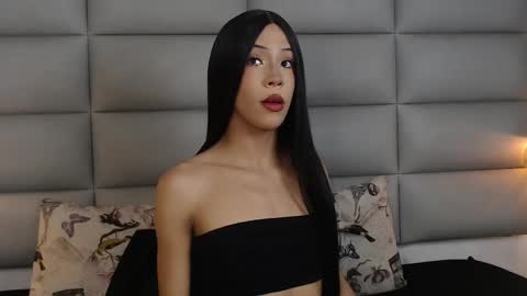 Snapshot of larademon chatting on February 28, 8:39 pm lara online show from February 28, 8:39 pm